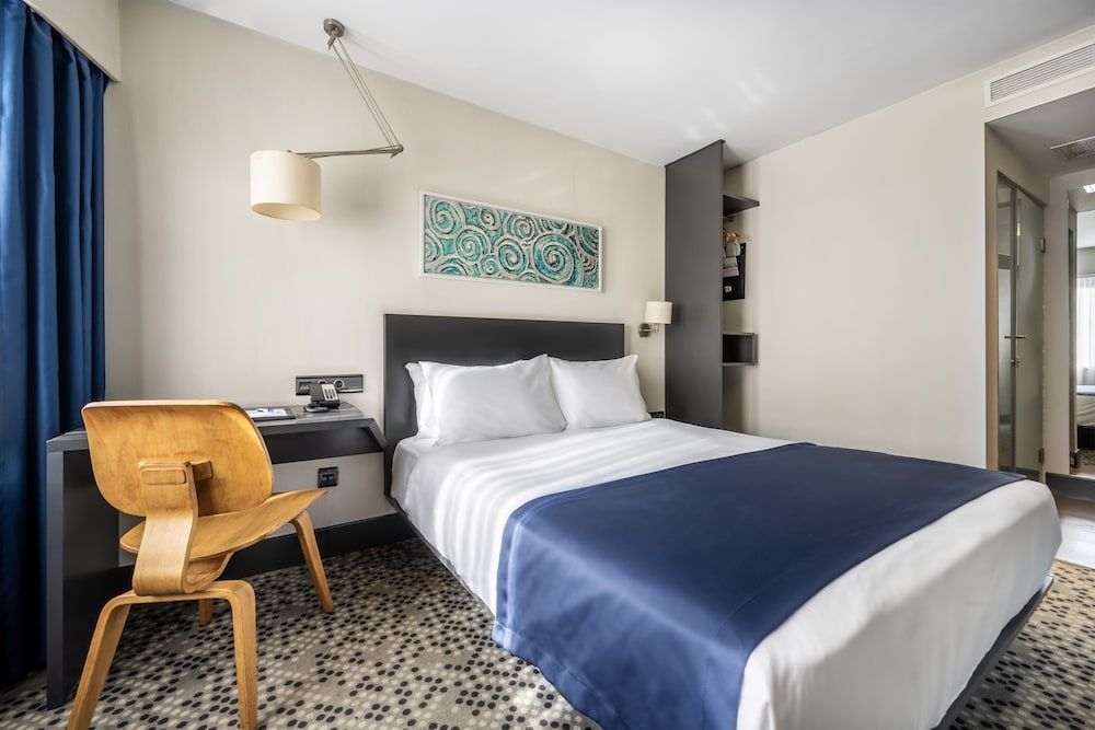 Misa Hotel Superior Double Room, 1 King Bed, Non Smoking 3