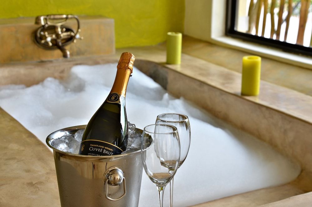 Deep Soaking Bathtub