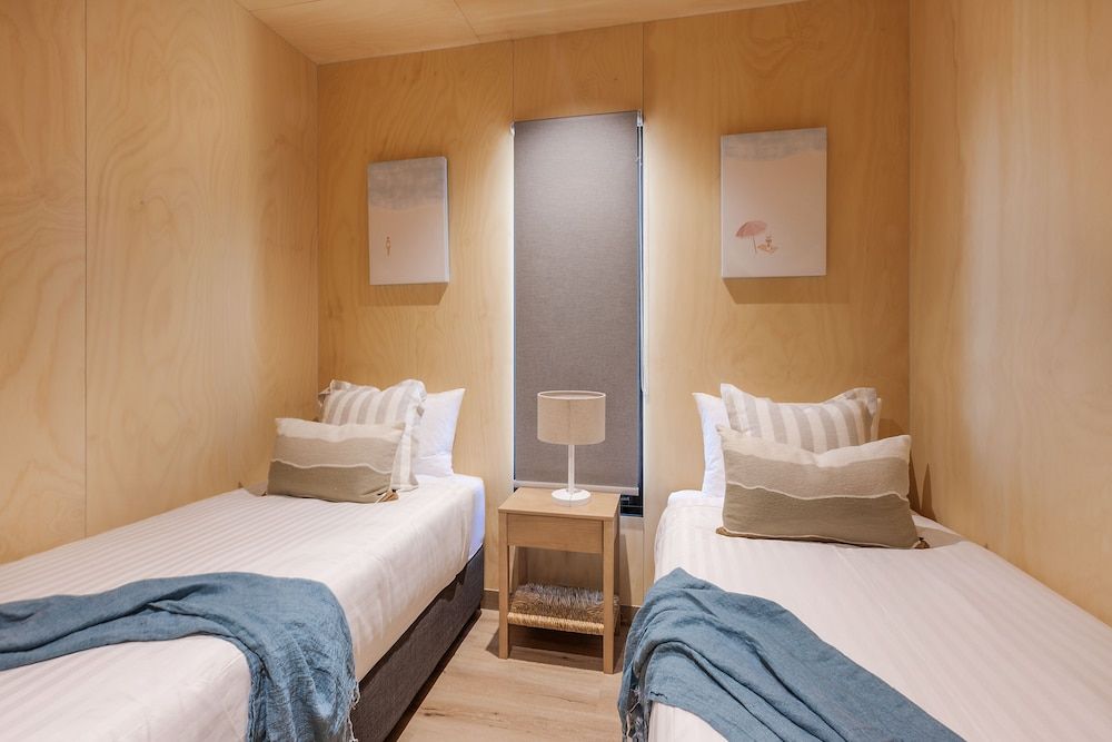 Superior Villa - Sleeps 4 - Dog Friendly