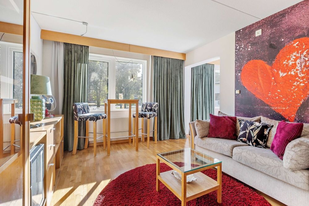 Suite, 1 Queen Bed, Non Smoking, Lake View