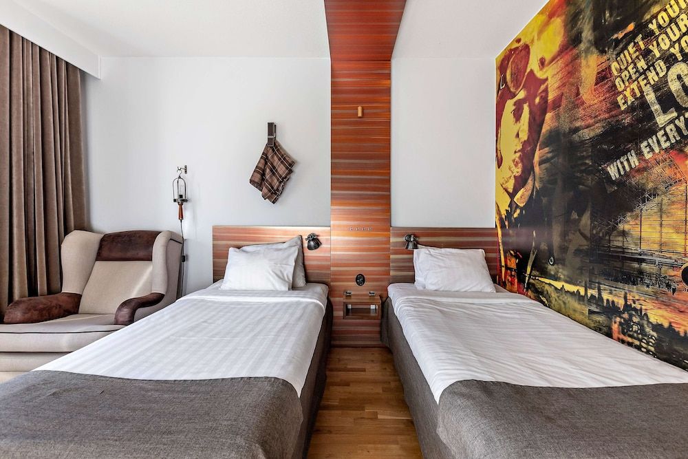 Best Western Hotel Norra Vattern Standard Room, 2 Twin Beds, Non Smoking, Courtyard Area 4