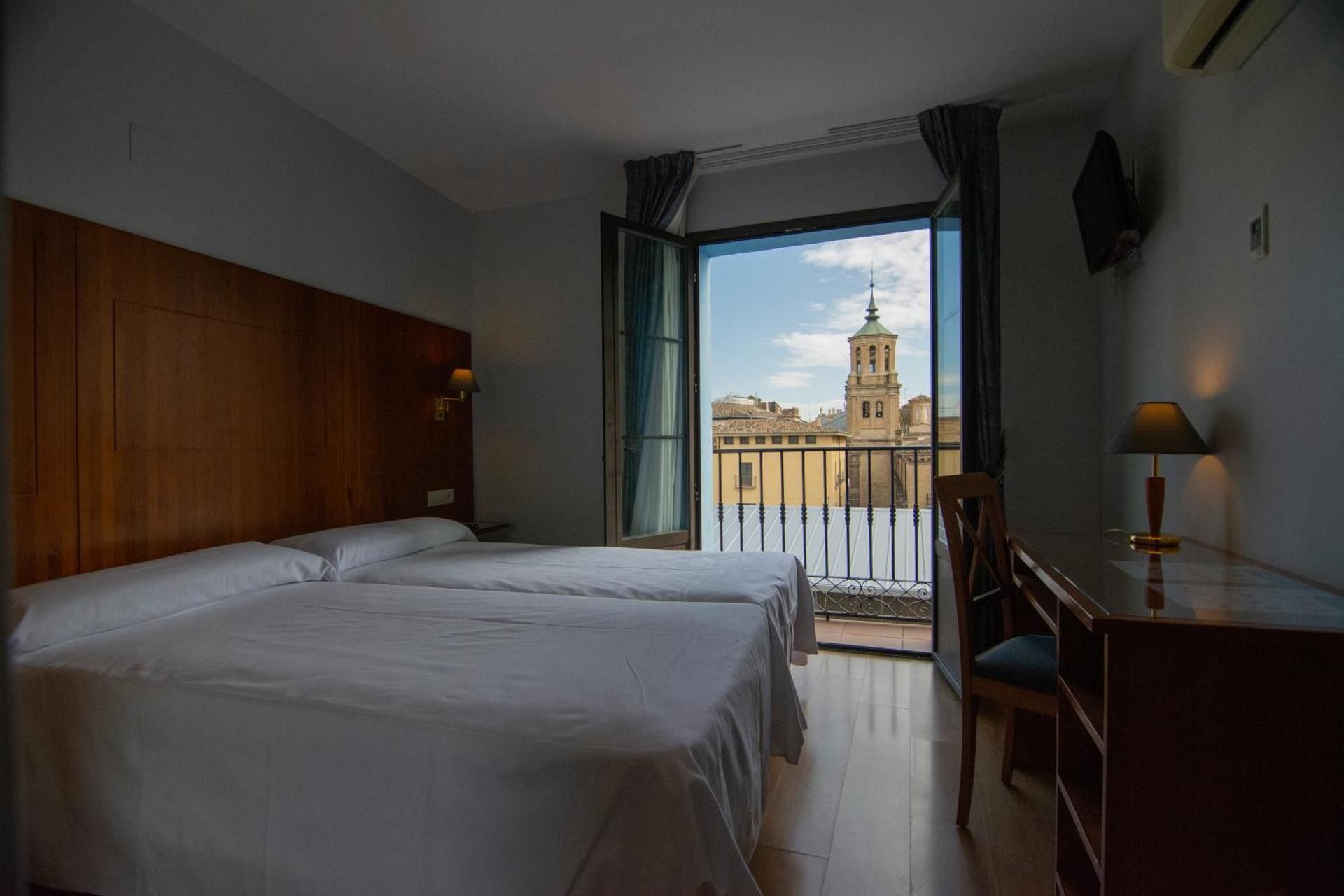 Room, Balcony