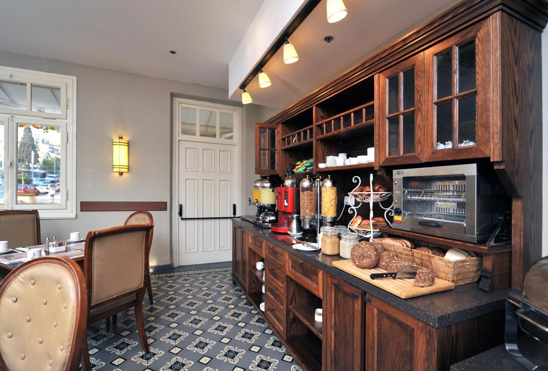 undefined The Colony Hotel 6