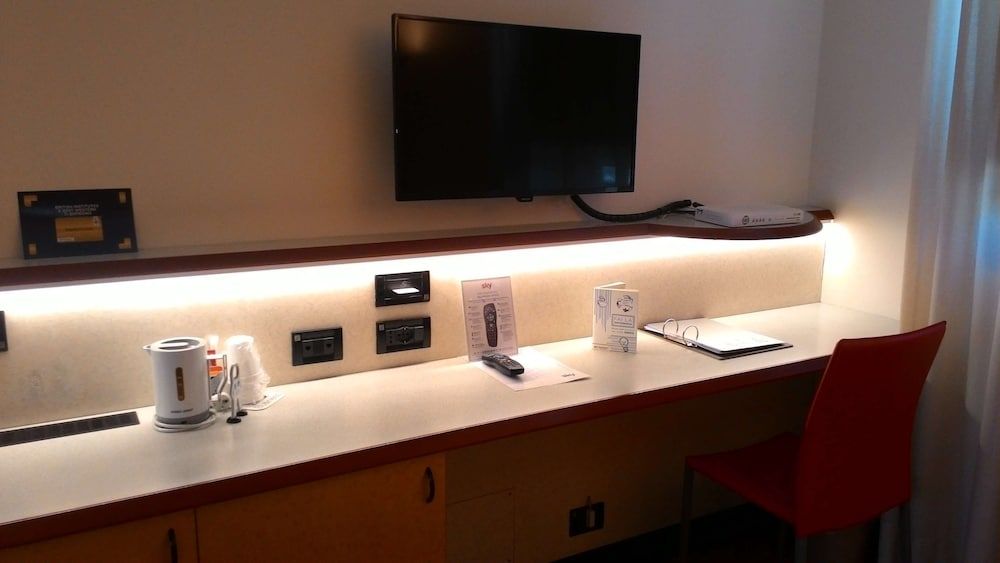 Best Western Hotel Solaf Superior Room, 1 King Bed 8