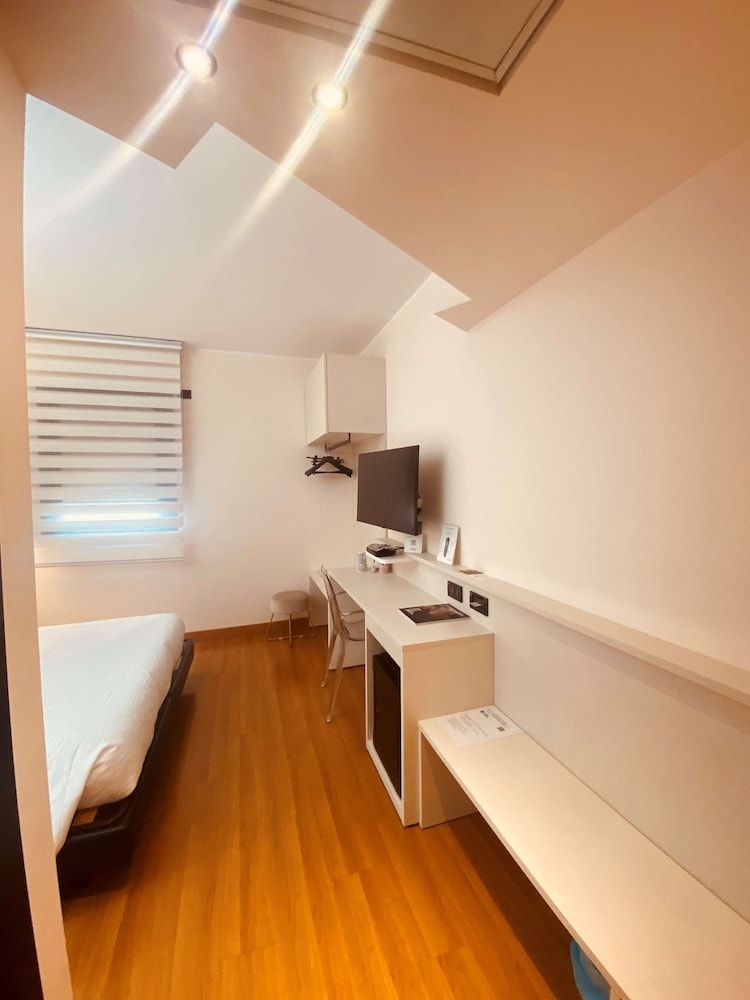 Best Western Hotel Solaf Superior Room, 1 King Bed 9