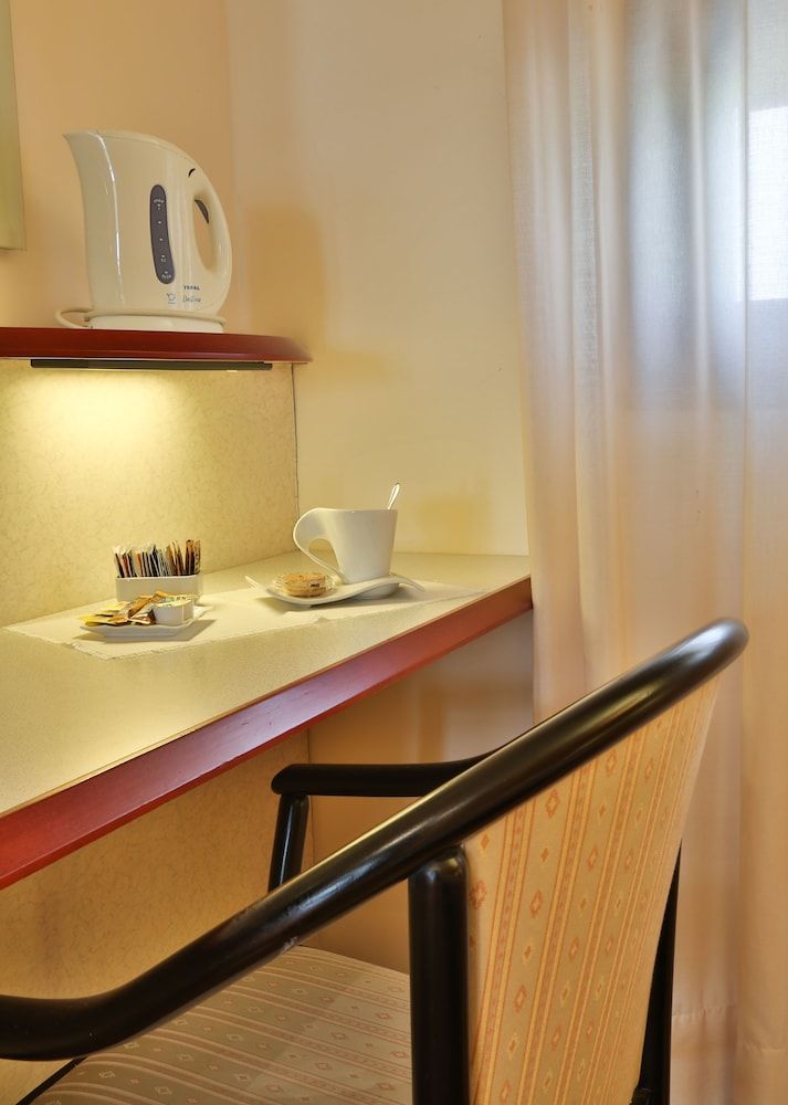 Best Western Hotel Solaf Superior Room, 1 King Bed 7