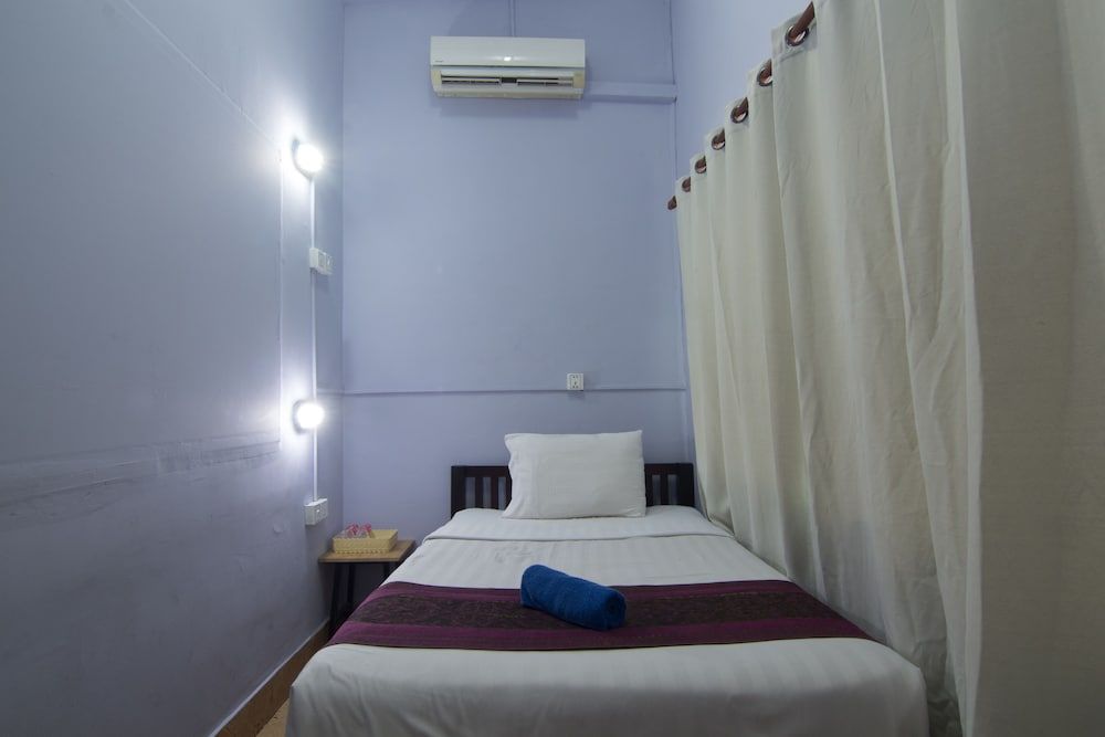 Standard Single Room with Shared Bathroom