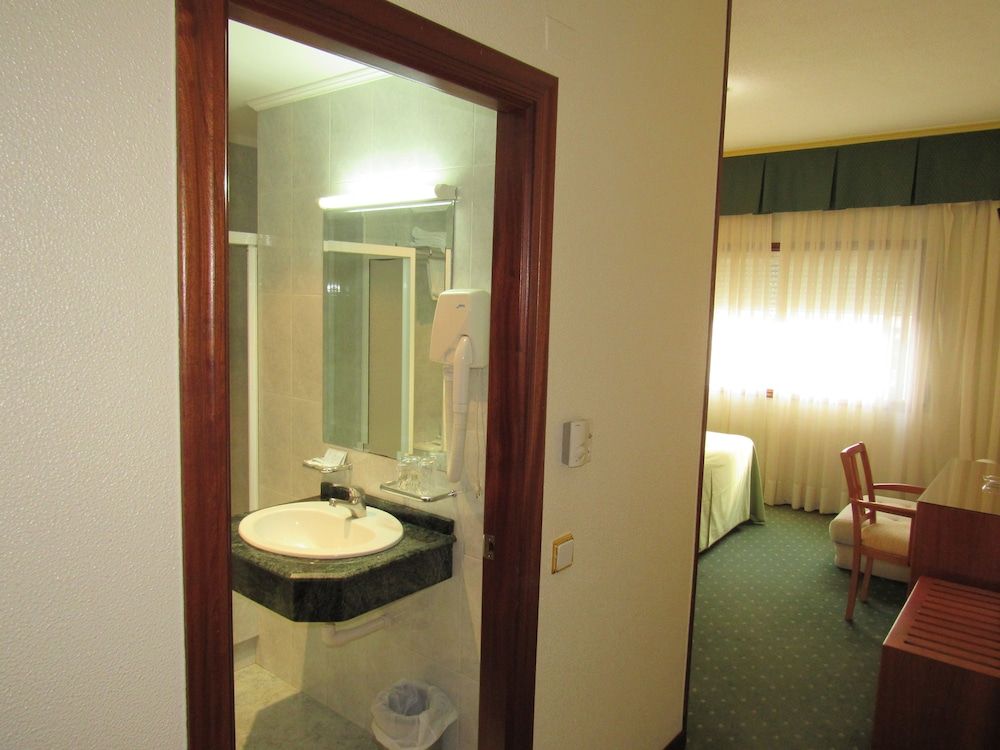 Virgen del Camino Double Room Single Use 3