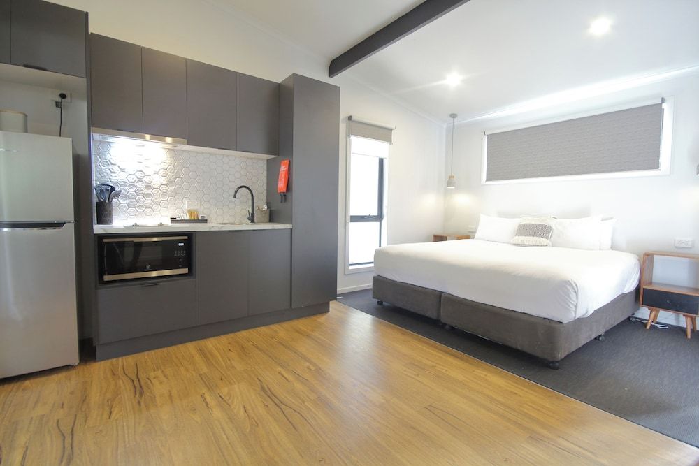 Studio Cabin - Sleeps 2