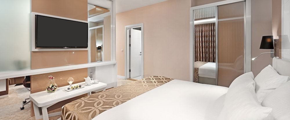 The Merlot Hotel Executive Room 4