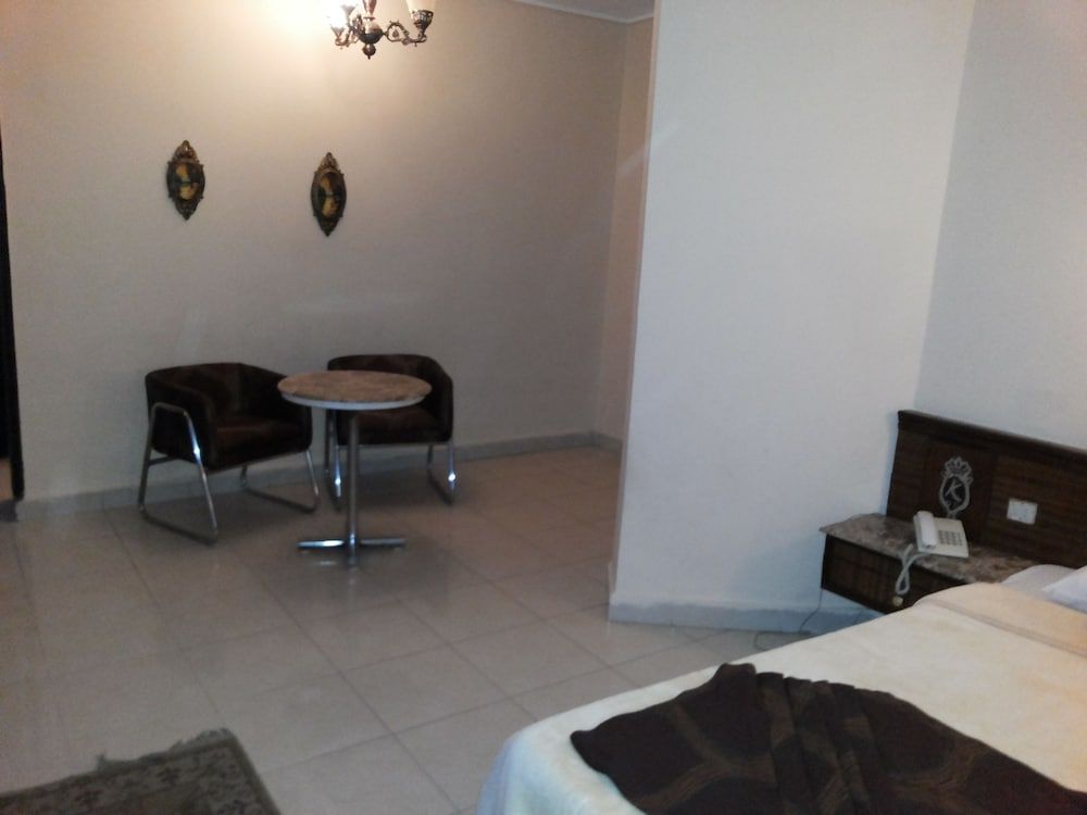 Kanzy Hotel Triple Room 2