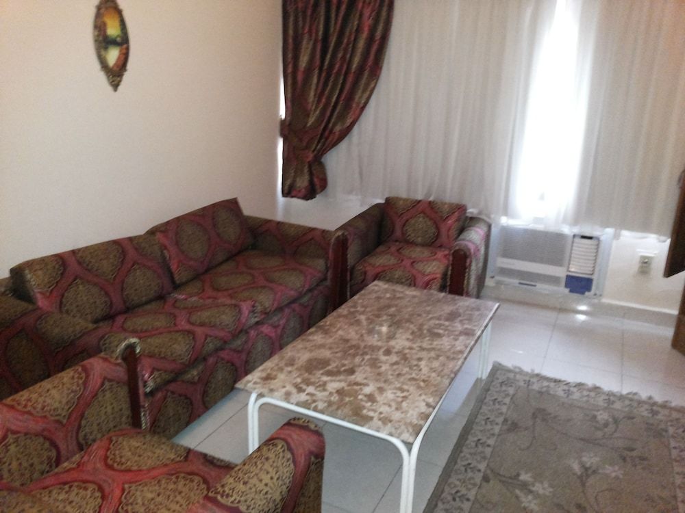 Kanzy Hotel Triple Room 4