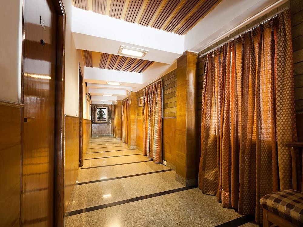 undefined OYO 315 Hotel Tavern 2