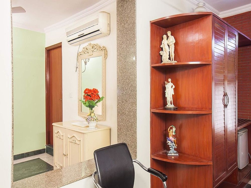 undefined OYO 315 Hotel Tavern 4