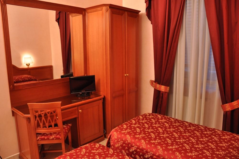 undefined Hotel Sandra 9