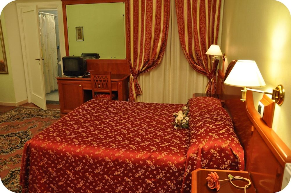 undefined Hotel Sandra 6