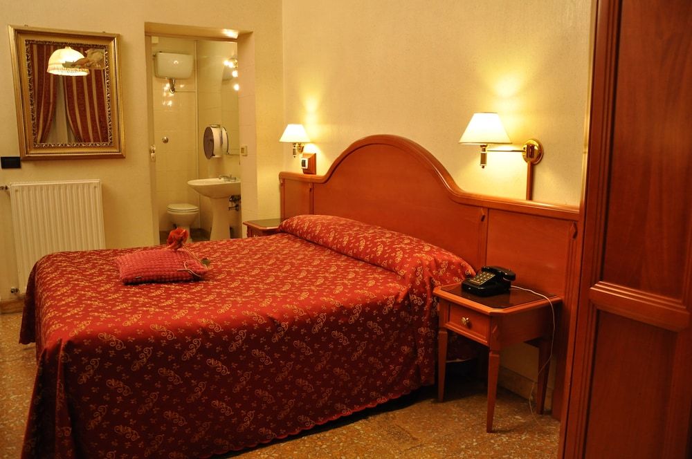 undefined Hotel Sandra 3