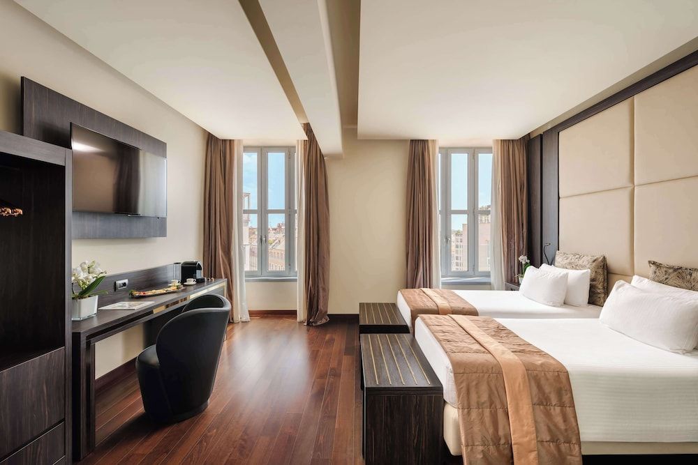 Deluxe Room (Grand)