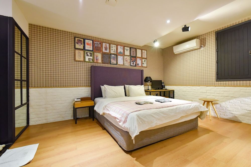 25 Hours Hotel Standard Room 8