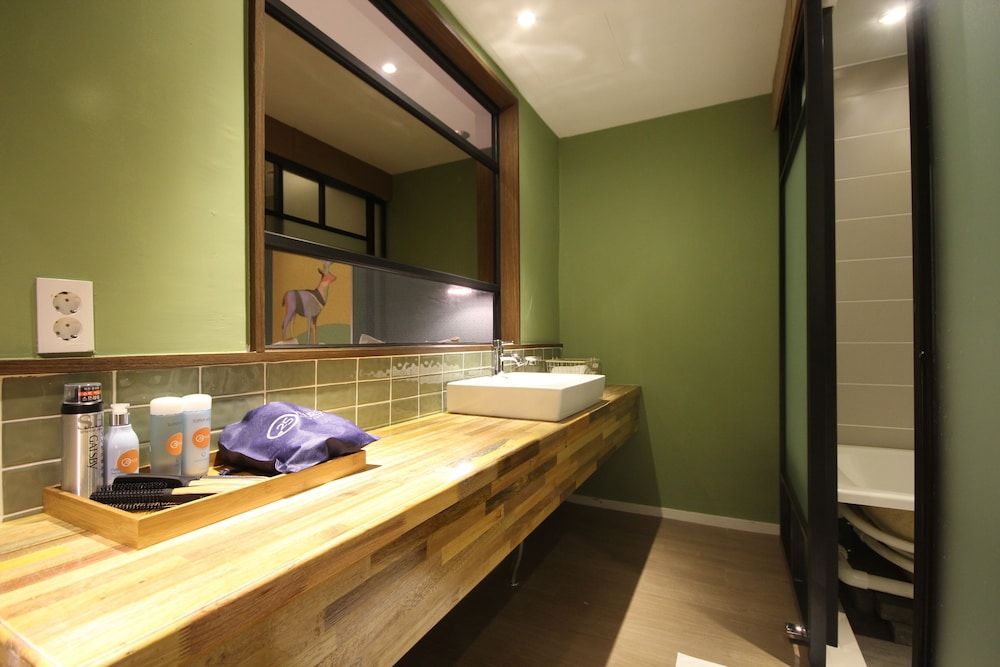 25 Hours Hotel Standard Room 7