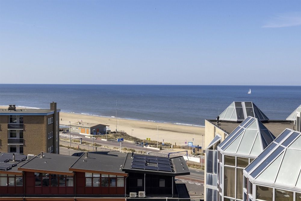 NH Zandvoort Standard Quadruple Room (View) 3