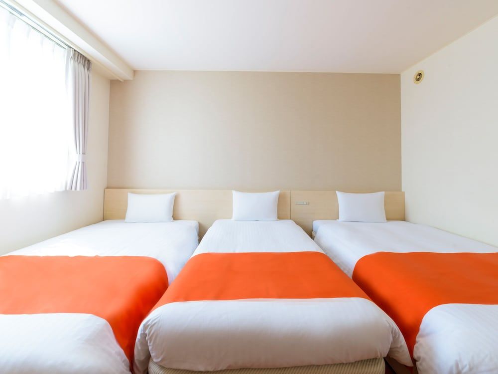 Family Twin Room, Smoking (2 semidouble beds and 1 extra bed)