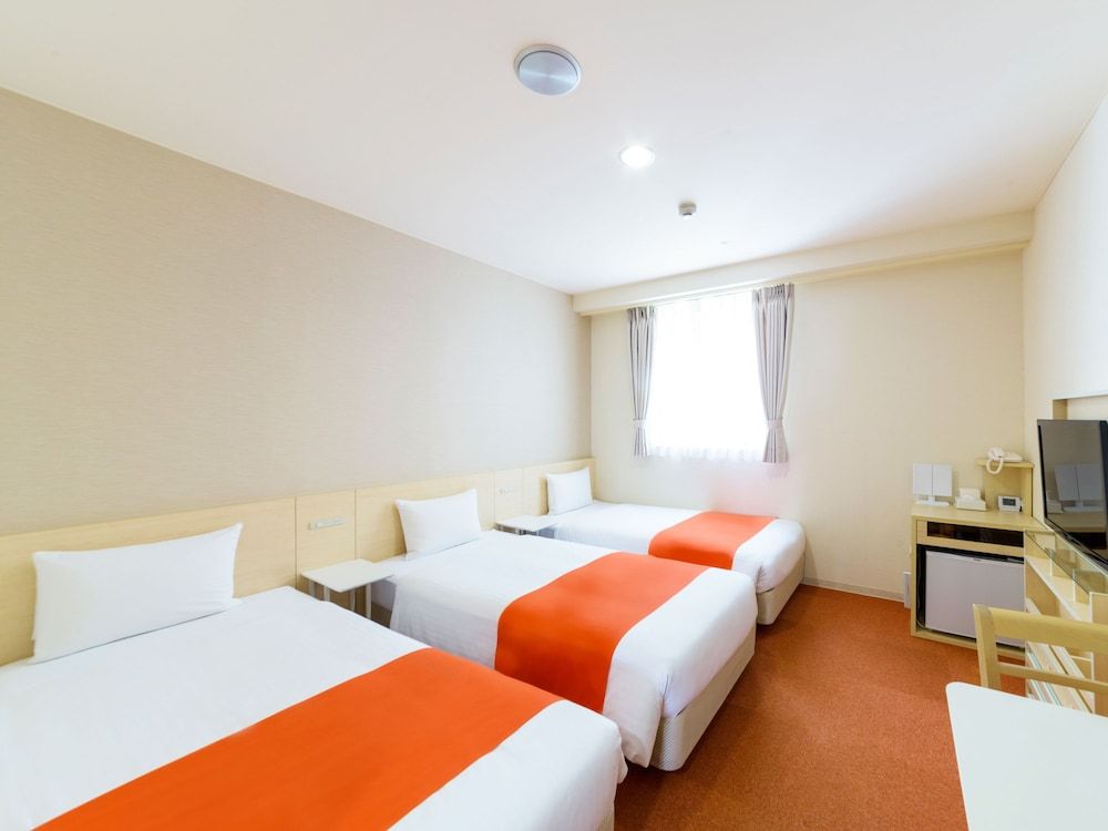 Family Twin Room, Smoking (2 semidouble beds and 1 extra bed)