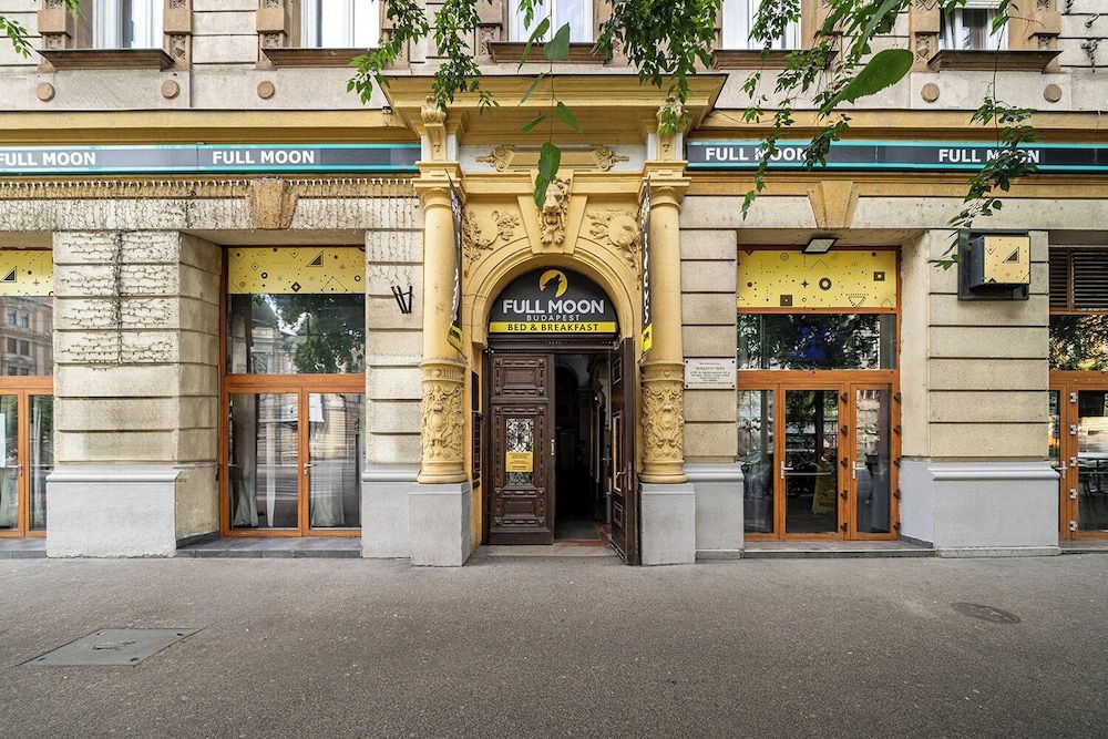 undefined Full Moon Budapest 2