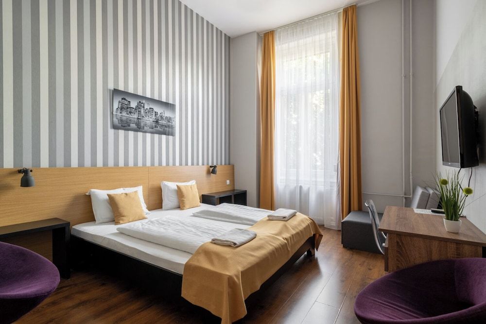 Full Moon Budapest Standard Double or Twin Room 7