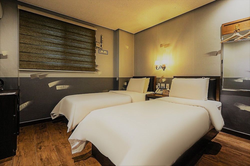 Friendly DH Naissance Hotel by Mindrum Group Basic Room (Breakfast included) 2