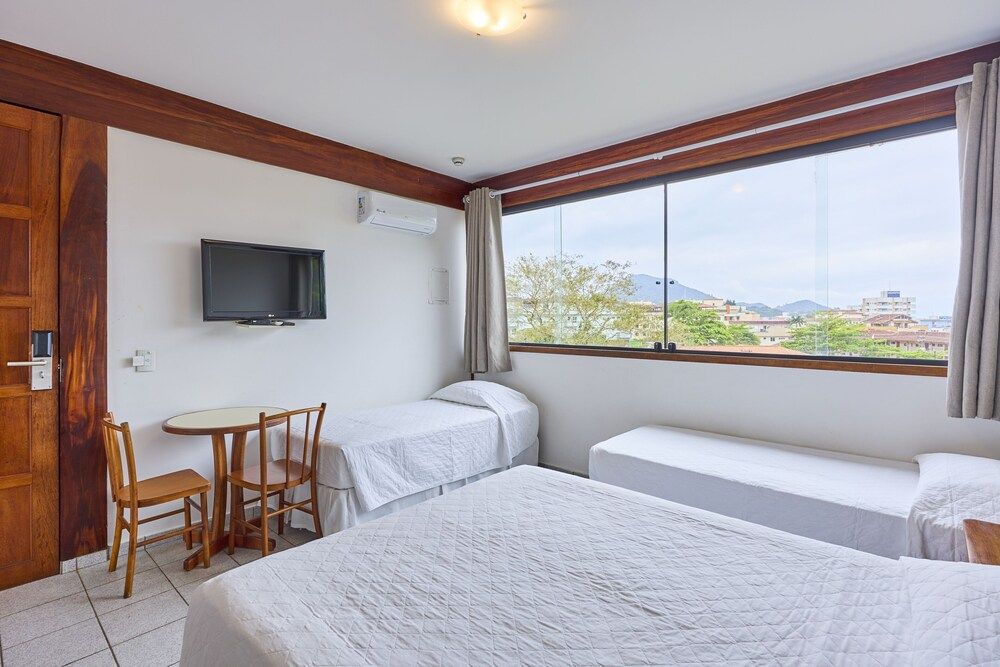 Hotel Coquille Deluxe Quadruple Room 3
