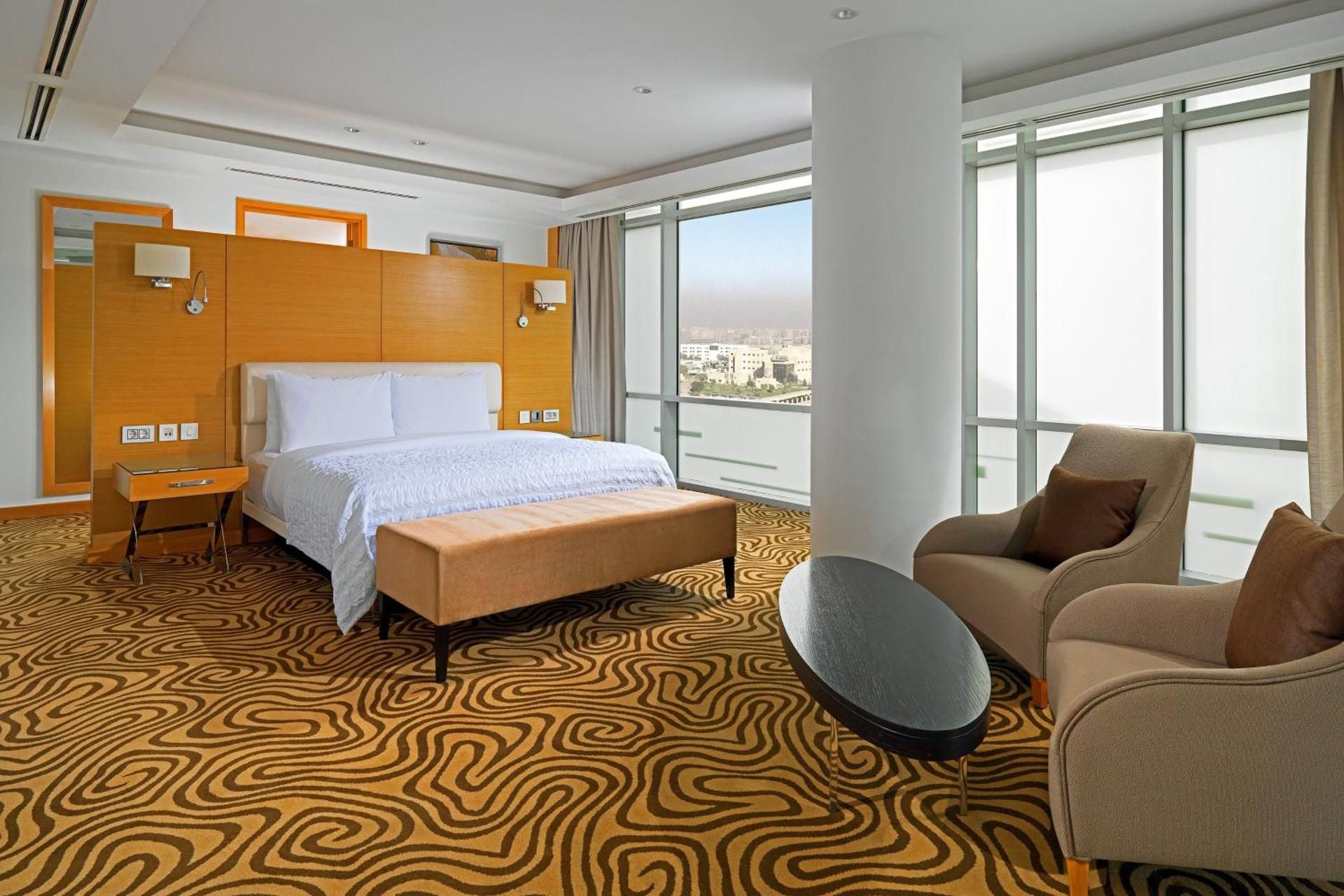 Presidential Suite, Club level, 1 Bedroom Presidential Suite, 1 King, Airport view, Balcony