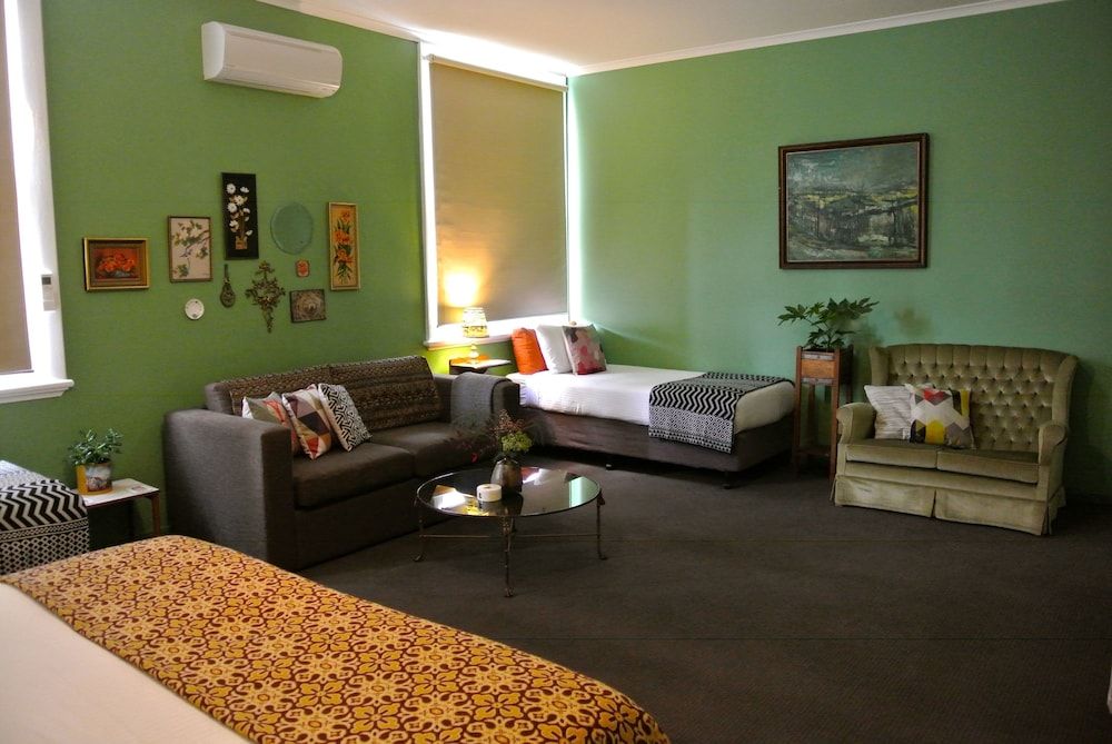 Vine Valley Inn Family Room 7