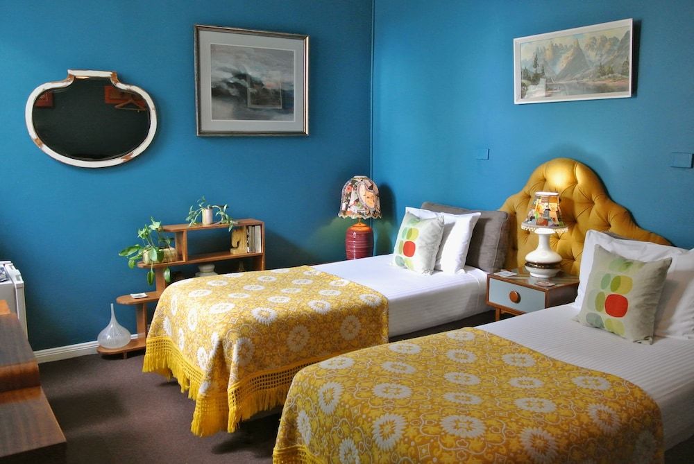 Vine Valley Inn Twin Room 4