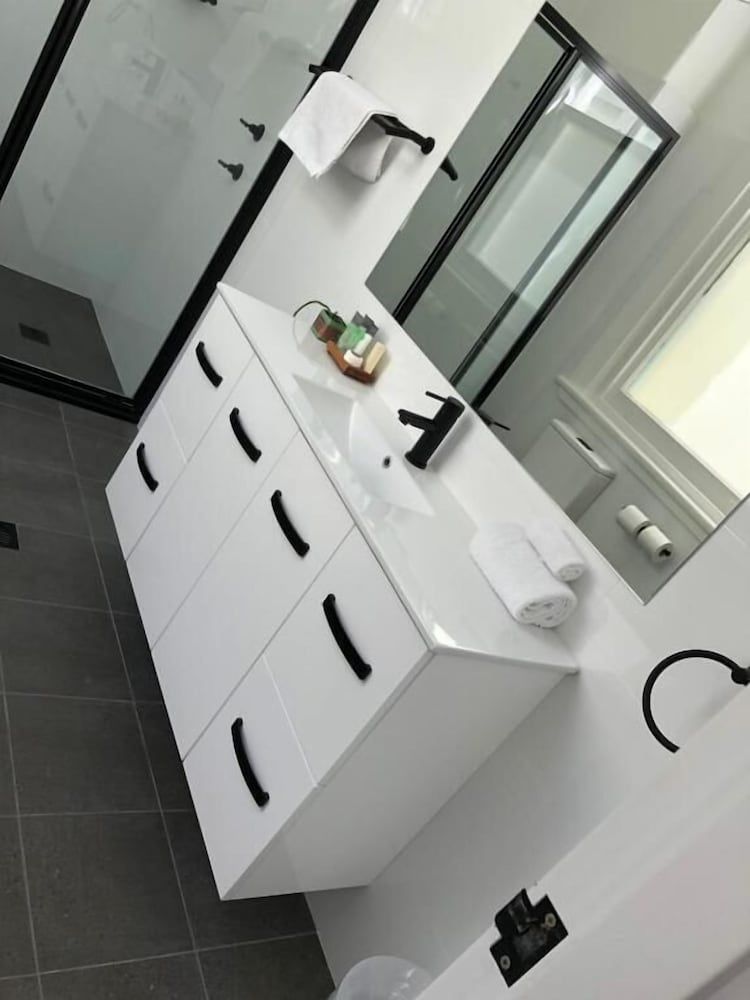 Vine Valley Inn Deluxe Queen Room 3