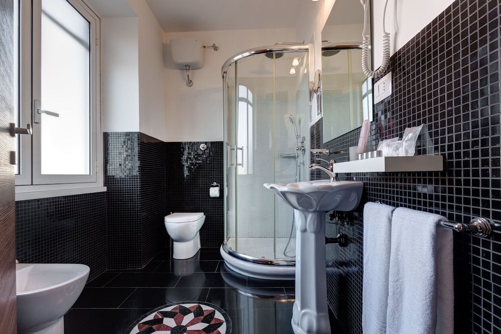 Little Rhome Suites Double Room 10