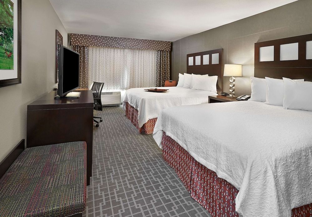 Hampton Inn by Hilton Calgary Airport North Room, 2 Queen Beds 3