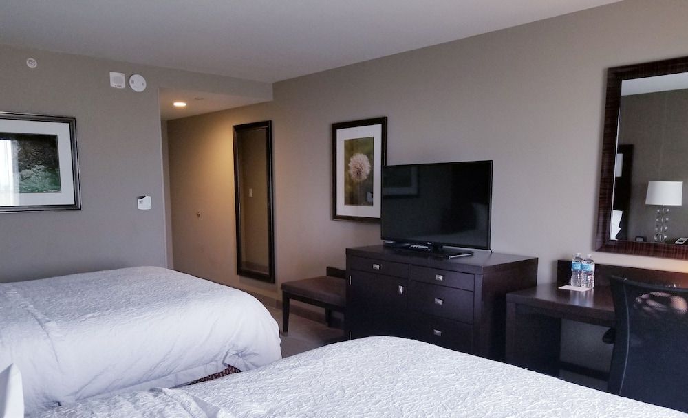 undefined Hampton Inn by Hilton Calgary Airport North 9