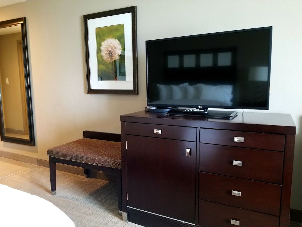 undefined Hampton Inn by Hilton Calgary Airport North 3