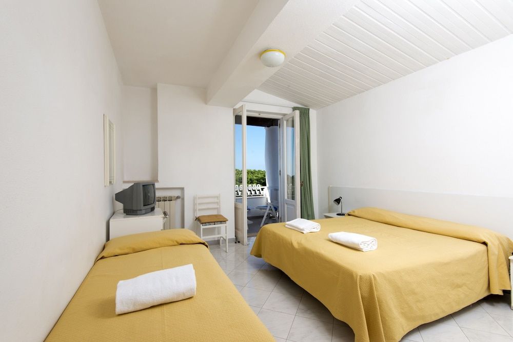 Economy Quadruple Room (Spa Access)