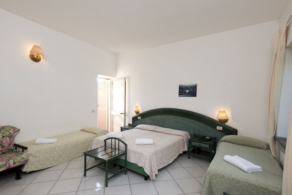 Economy Quadruple Room (Spa Access)