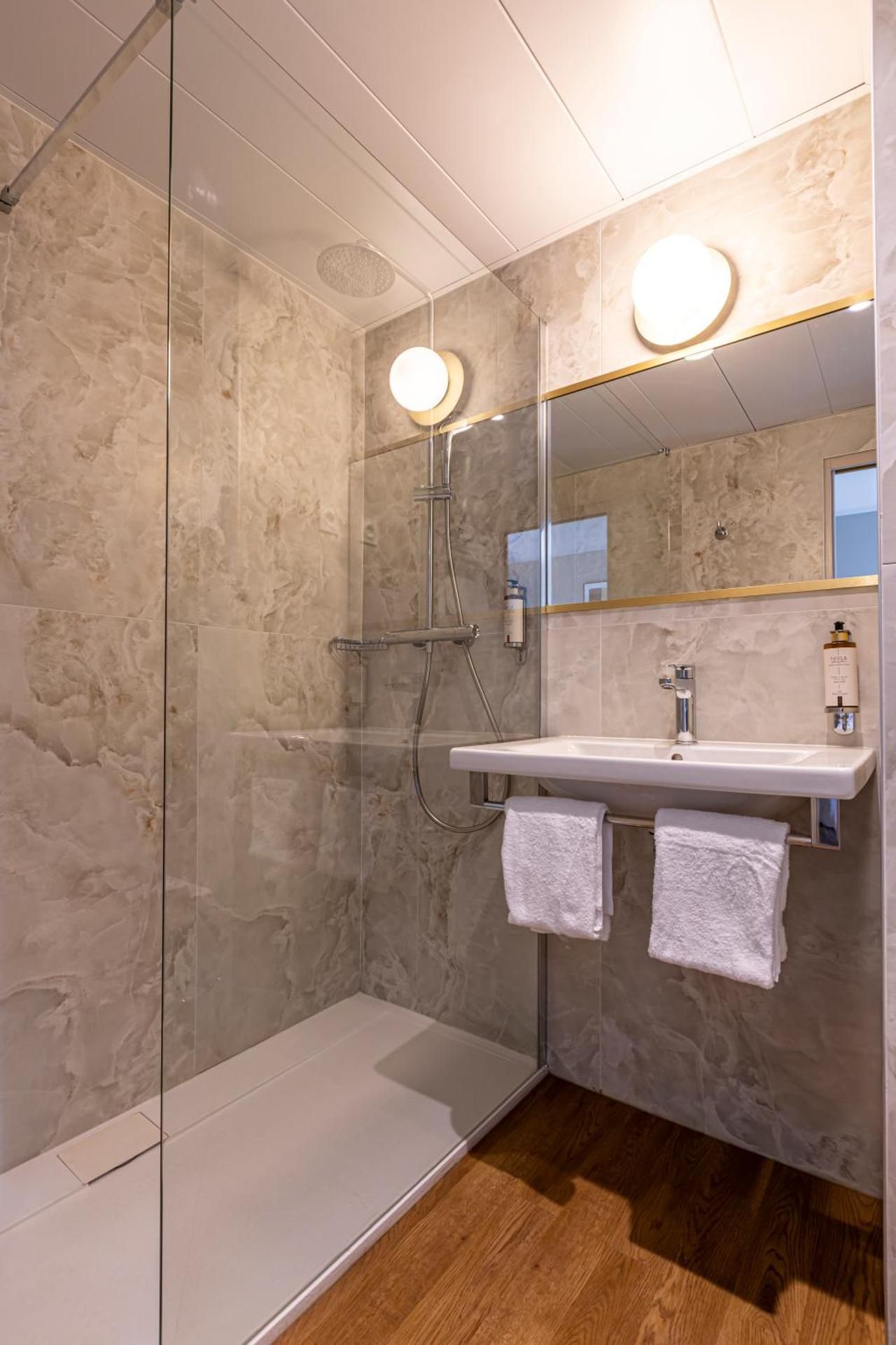 undefined Hotel Montcalm 10