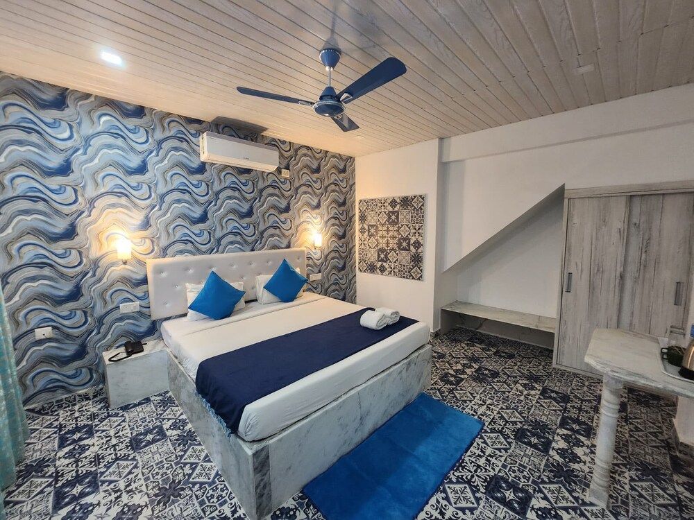 undefined Paradise Village Beach Resort 5