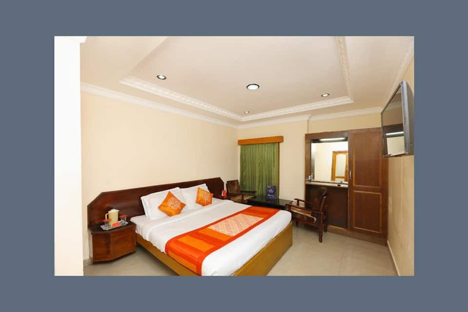 Hotel Gurupriya Executive Room 12