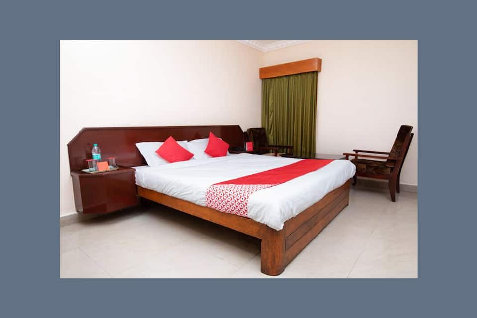 Hotel Gurupriya Executive Room 10