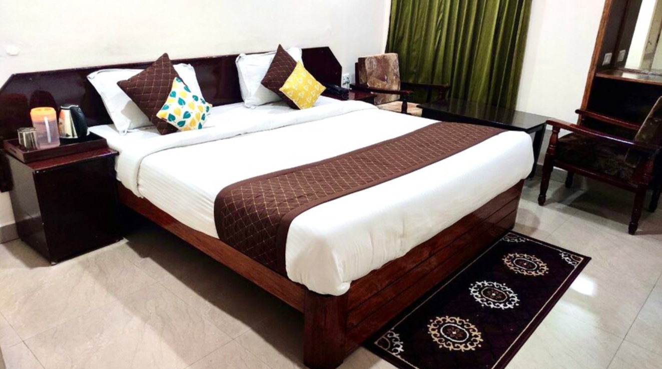 Hotel Gurupriya Executive Room