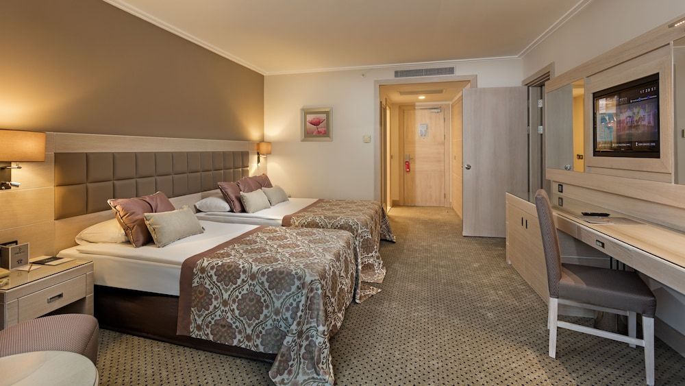 Miracle Resort Hotel - All Inclusive Family Room