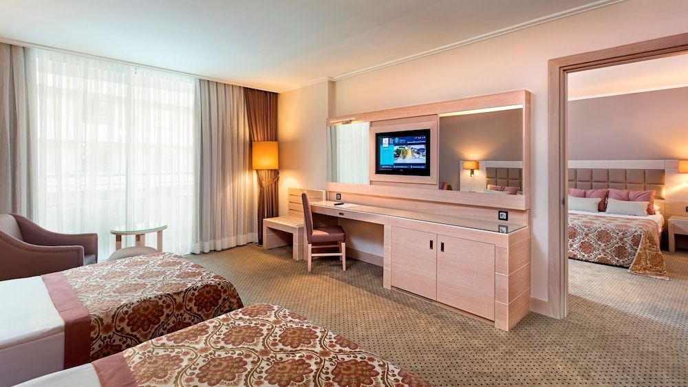 Miracle Resort Hotel - All Inclusive Family Room 4