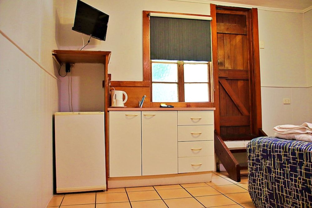 Brisbane Manor Hotel Basic Double Room, Shared Bathroom 4