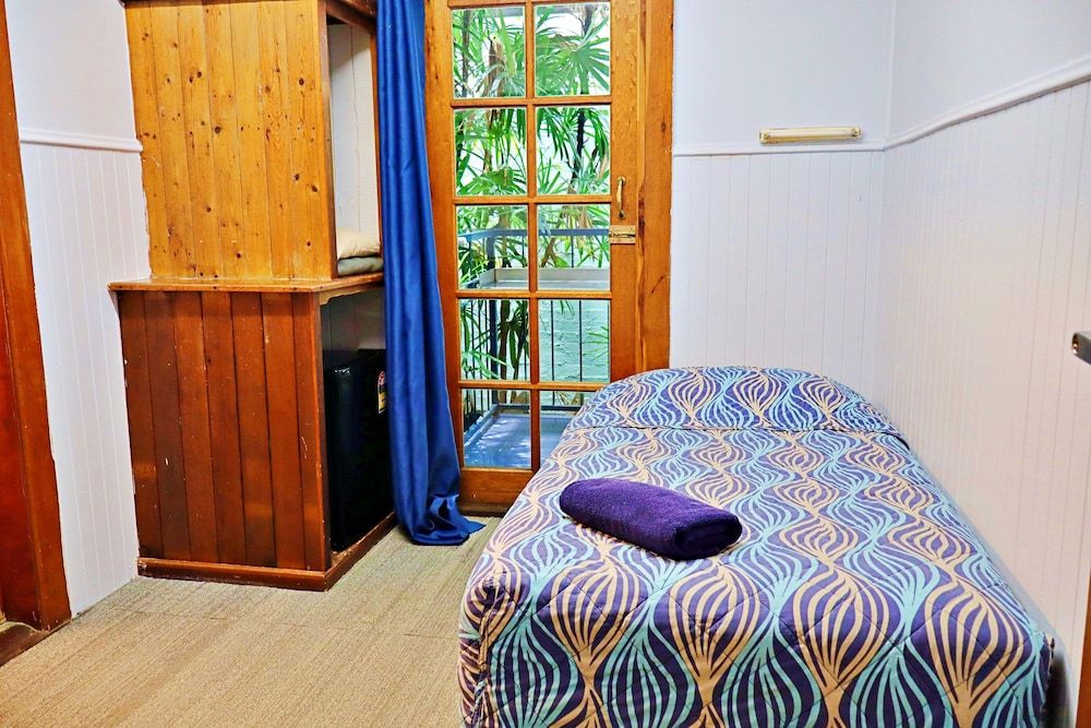 Brisbane Manor Hotel Basic Single with Shared Bathroom 3